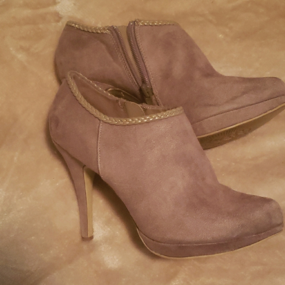 Ankle boots
